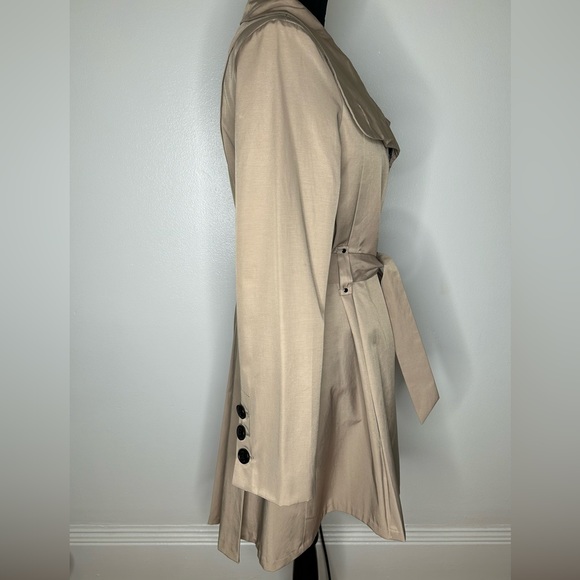 Elegant design coat - Picture 3 of 14
